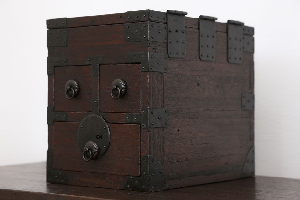 アンティーク雑貨　古民具・骨董 古い桐材の金具の立派な硯箱(小引き出し)