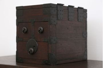 アンティーク雑貨　古民具・骨董 古い桐材の金具の立派な硯箱(小引き出し)