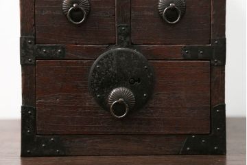 アンティーク雑貨　古民具・骨董 古い桐材の金具の立派な硯箱(小引き出し)