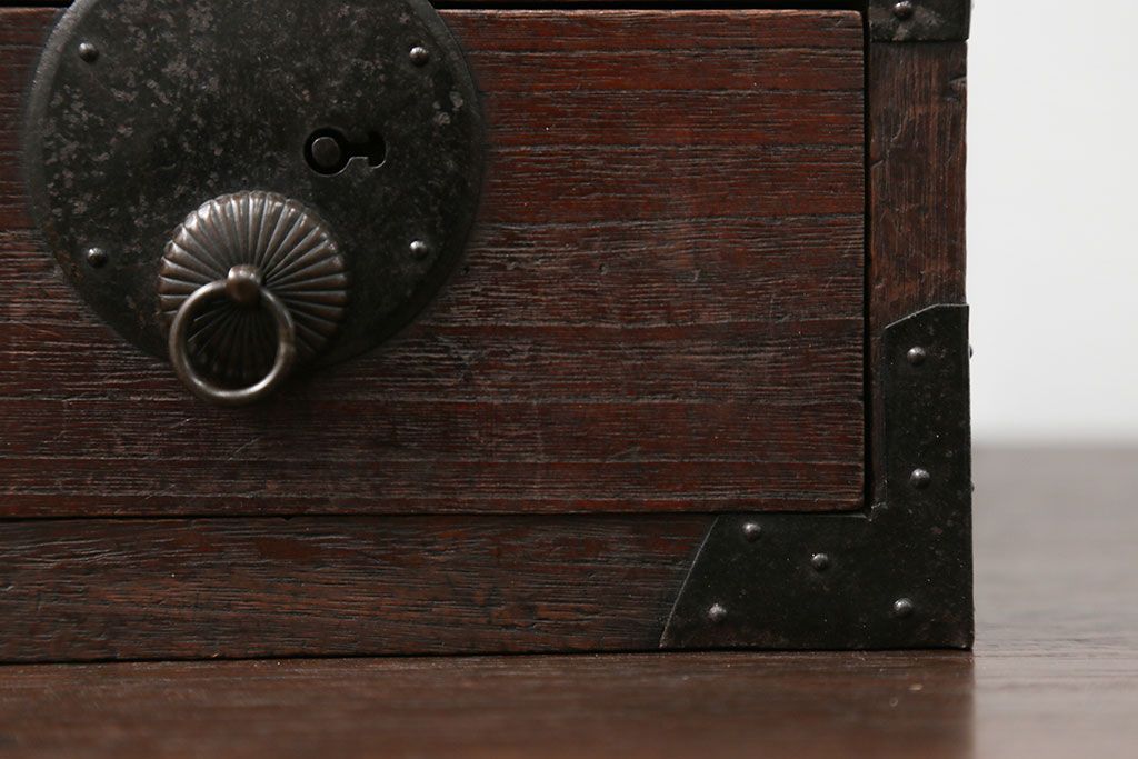 アンティーク雑貨　古民具・骨董 古い桐材の金具の立派な硯箱(小引き出し)