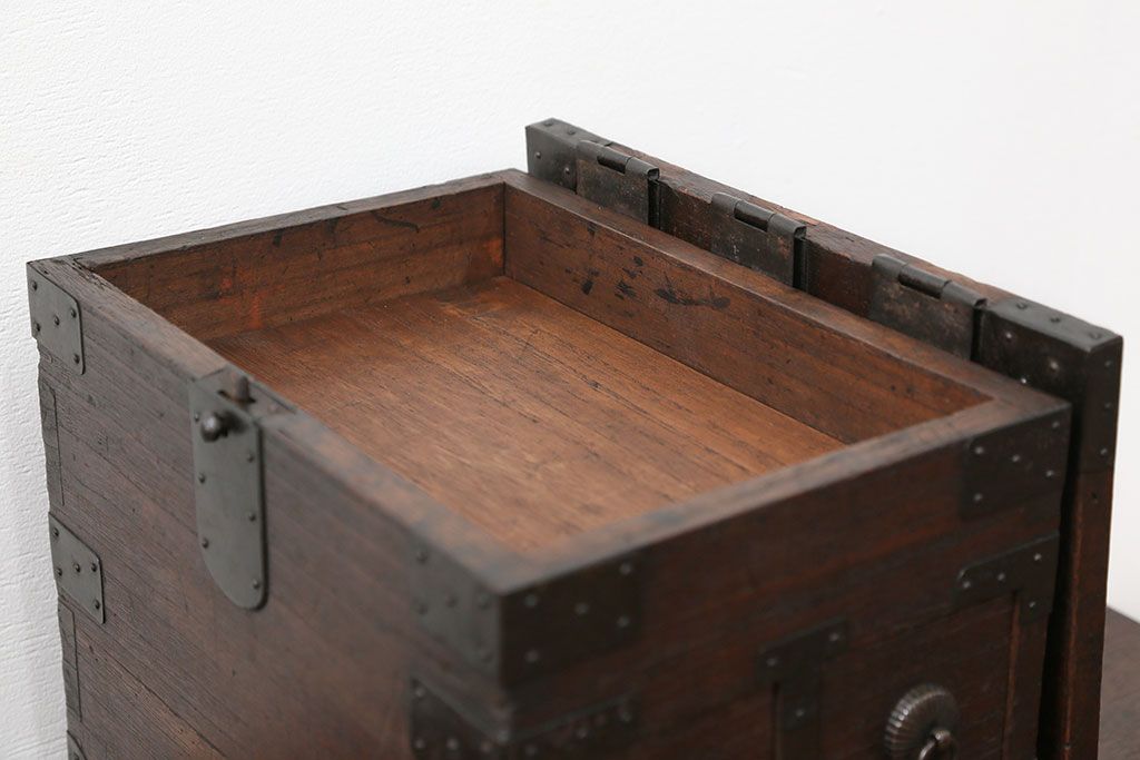 アンティーク雑貨　古民具・骨董 古い桐材の金具の立派な硯箱(小引き出し)