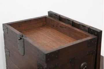 アンティーク雑貨　古民具・骨董 古い桐材の金具の立派な硯箱(小引き出し)