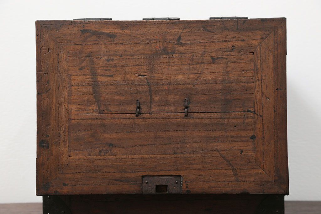 アンティーク雑貨　古民具・骨董 古い桐材の金具の立派な硯箱(小引き出し)