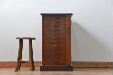 アンティーク家具　イギリスアンティーク マホガニー材!上質な作りの12杯引き出し(ドロワー、書類ケース)