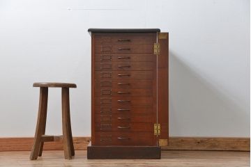 アンティーク家具　イギリスアンティーク マホガニー材!上質な作りの12杯引き出し(ドロワー、書類ケース)