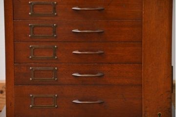 アンティーク家具　イギリスアンティーク マホガニー材!上質な作りの12杯引き出し(ドロワー、書類ケース)