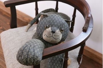 アンティーク雑貨　イギリスアンティーク 猫のかわいいぬいぐるみ