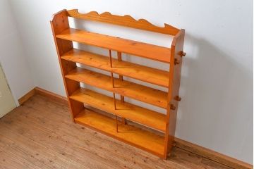 アンティーク家具　アンティーク 古い木の大振りな楔(くさび)式 薄型本棚(飾り棚)