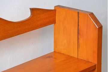 アンティーク家具　アンティーク 古い木の大振りな楔(くさび)式 薄型本棚(飾り棚)