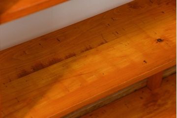 アンティーク家具　アンティーク 古い木の大振りな楔(くさび)式 薄型本棚(飾り棚)