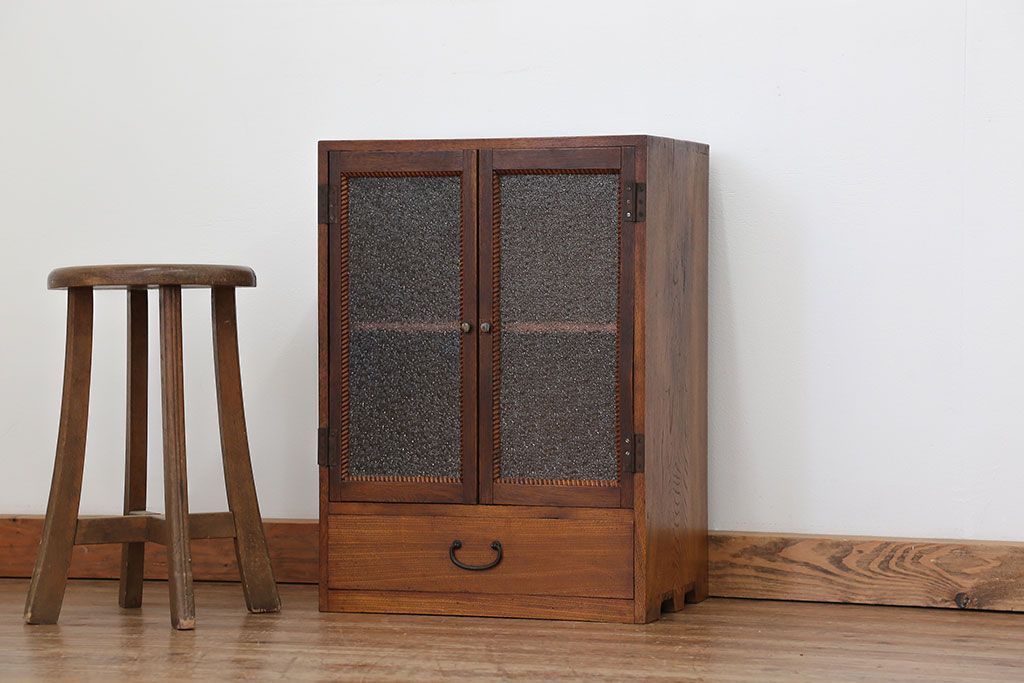 アンティーク家具　アンティーク 古い栓材の小さなダイヤガラス本箱(1) (収納棚)