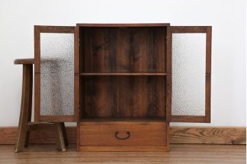 アンティーク家具　アンティーク 古い栓材の小さなダイヤガラス本箱(1) (収納棚)