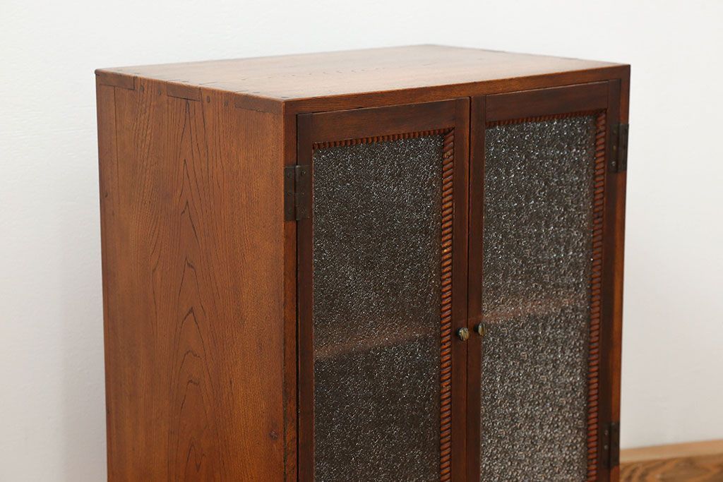 アンティーク家具　アンティーク 古い栓材の小さなダイヤガラス本箱(1) (収納棚)