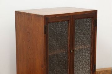 アンティーク家具　アンティーク 古い栓材の小さなダイヤガラス本箱(1) (収納棚)