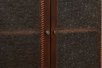 アンティーク家具　アンティーク 古い栓材の小さなダイヤガラス本箱(1) (収納棚)