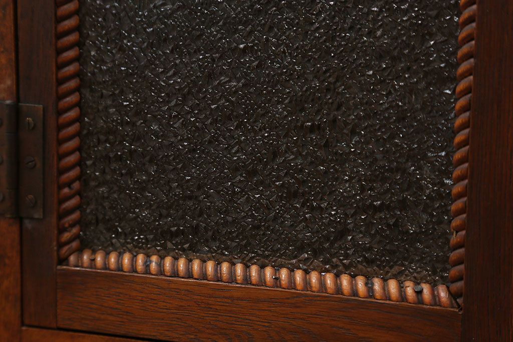 アンティーク家具　アンティーク 古い栓材の小さなダイヤガラス本箱(1) (収納棚)