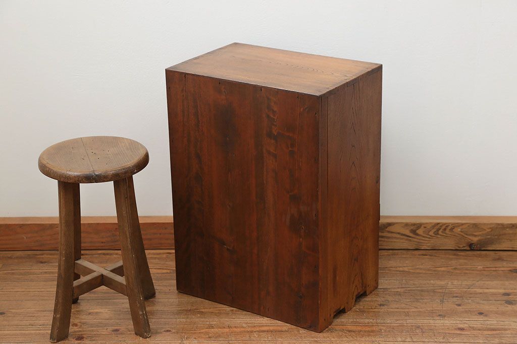 アンティーク家具　アンティーク 古い栓材の小さなダイヤガラス本箱(1) (収納棚)