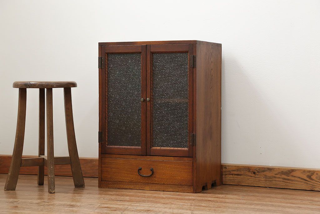 アンティーク家具　アンティーク 古い栓材の小さなダイヤガラス本箱(2) (収納棚)