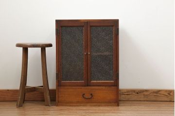 アンティーク家具　アンティーク 古い栓材の小さなダイヤガラス本箱(2) (収納棚)