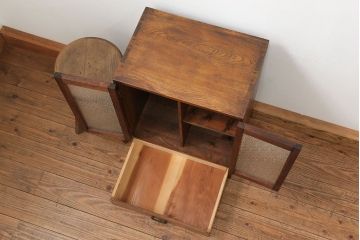 アンティーク家具　アンティーク 古い栓材の小さなダイヤガラス本箱(2) (収納棚)