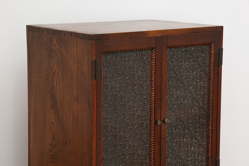 アンティーク家具　アンティーク 古い栓材の小さなダイヤガラス本箱(2) (収納棚)