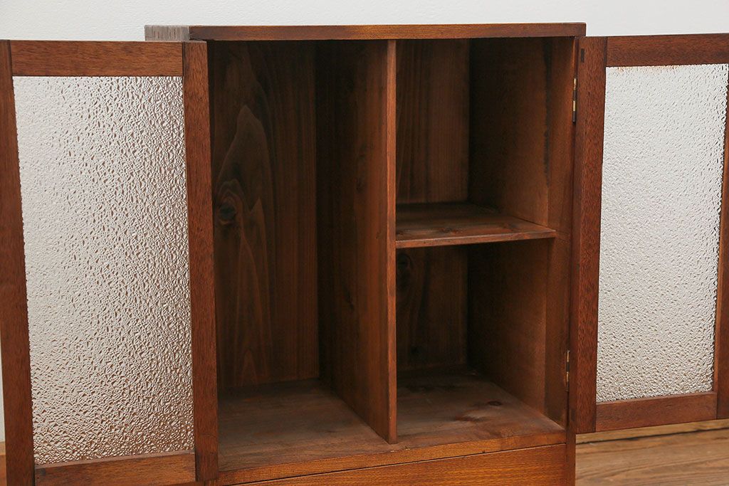 アンティーク家具　アンティーク 古い栓材の小さなダイヤガラス本箱(2) (収納棚)