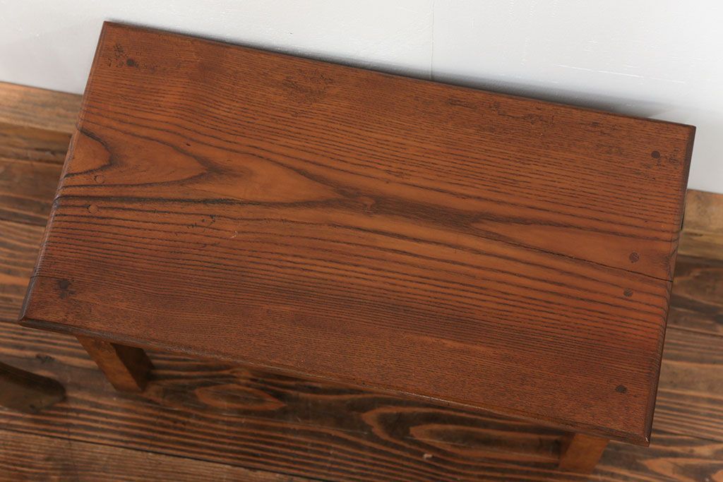 アンティーク雑貨　古民具・骨董 古い欅材のコブのデザインが素晴らしい 小さな机(テーブル)