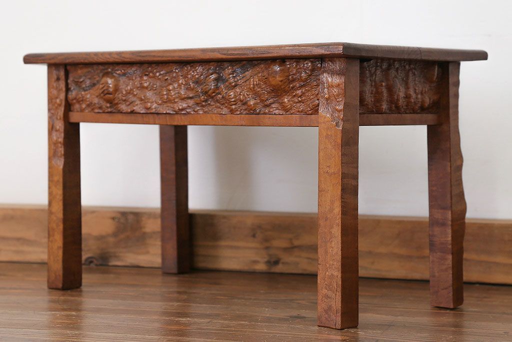 アンティーク雑貨　古民具・骨董 古い欅材のコブのデザインが素晴らしい 小さな机(テーブル)