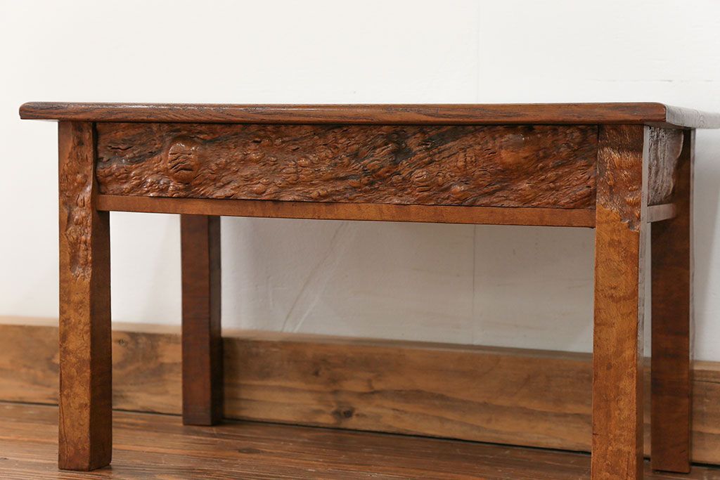 アンティーク雑貨　古民具・骨董 古い欅材のコブのデザインが素晴らしい 小さな机(テーブル)