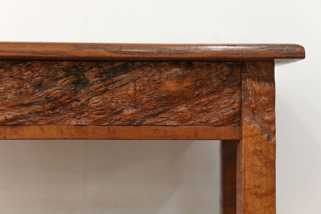 アンティーク雑貨　古民具・骨董 古い欅材のコブのデザインが素晴らしい 小さな机(テーブル)