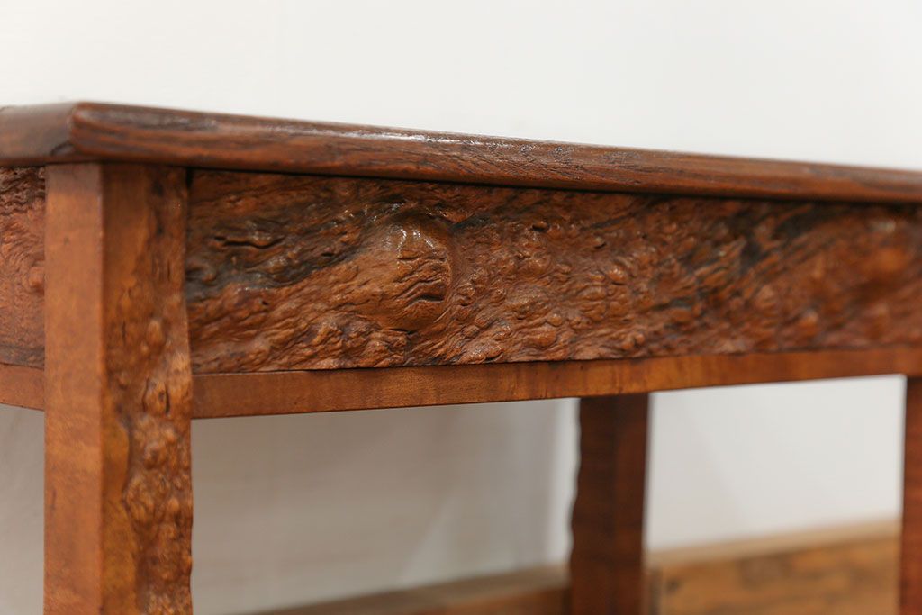 アンティーク雑貨　古民具・骨董 古い欅材のコブのデザインが素晴らしい 小さな机(テーブル)