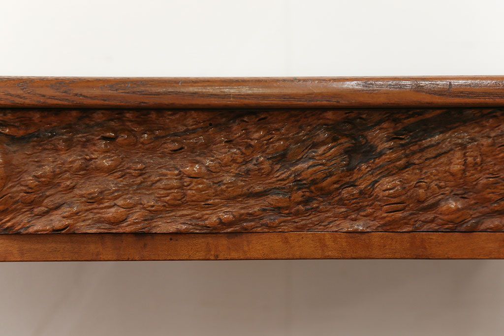 アンティーク雑貨　古民具・骨董 古い欅材のコブのデザインが素晴らしい 小さな机(テーブル)