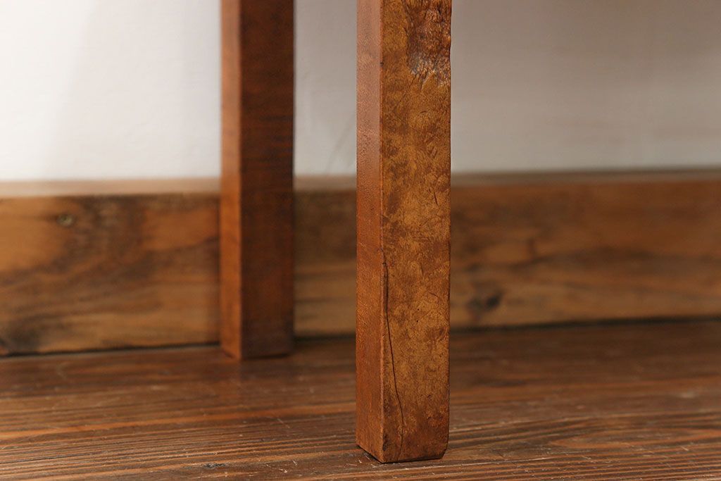 アンティーク雑貨　古民具・骨董 古い欅材のコブのデザインが素晴らしい 小さな机(テーブル)