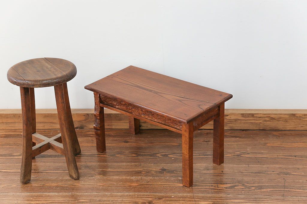 アンティーク雑貨　古民具・骨董 古い欅材のコブのデザインが素晴らしい 小さな机(テーブル)