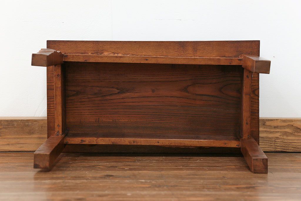 アンティーク雑貨　古民具・骨董 古い欅材のコブのデザインが素晴らしい 小さな机(テーブル)