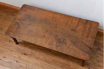 アンティーク家具　古民具・骨董 古い栃の木一枚板 味のある座卓(テーブル、机)