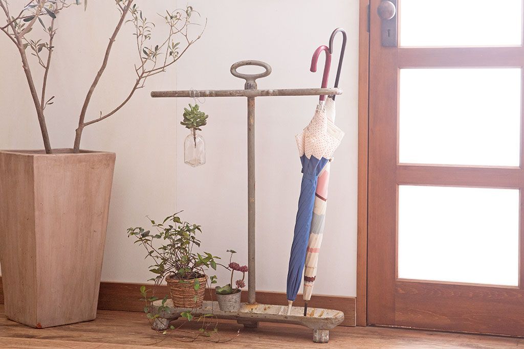 アンティーク雑貨　フランスアンティーク　鋳物製!シャビーで重厚な傘立て(アンブレラスタンド)