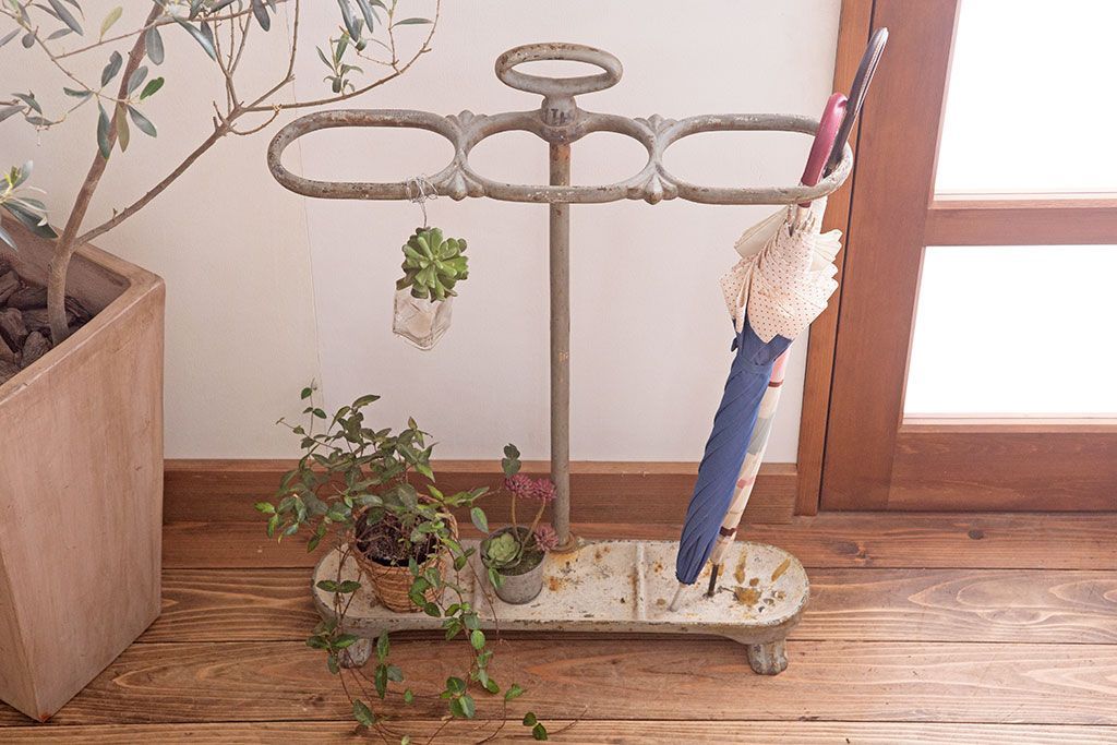 アンティーク雑貨　フランスアンティーク　鋳物製!シャビーで重厚な傘立て(アンブレラスタンド)