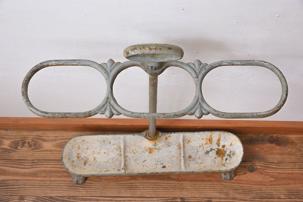 アンティーク雑貨　フランスアンティーク　鋳物製!シャビーで重厚な傘立て(アンブレラスタンド)