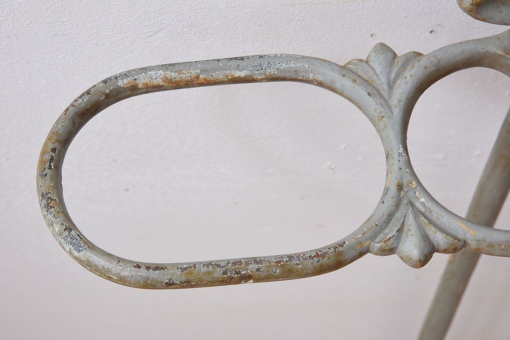 アンティーク雑貨　フランスアンティーク　鋳物製!シャビーで重厚な傘立て(アンブレラスタンド)