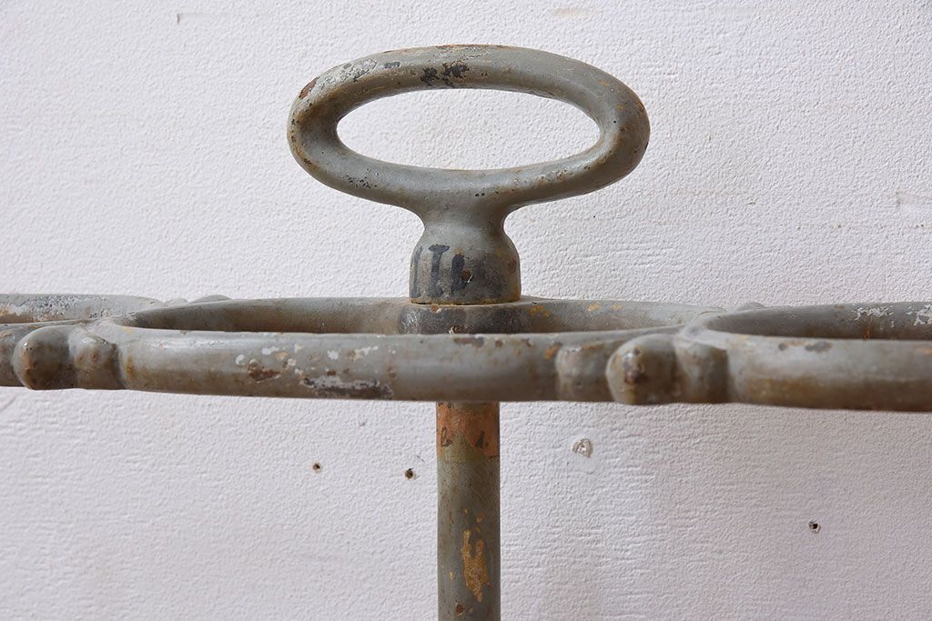 アンティーク雑貨　フランスアンティーク　鋳物製!シャビーで重厚な傘立て(アンブレラスタンド)