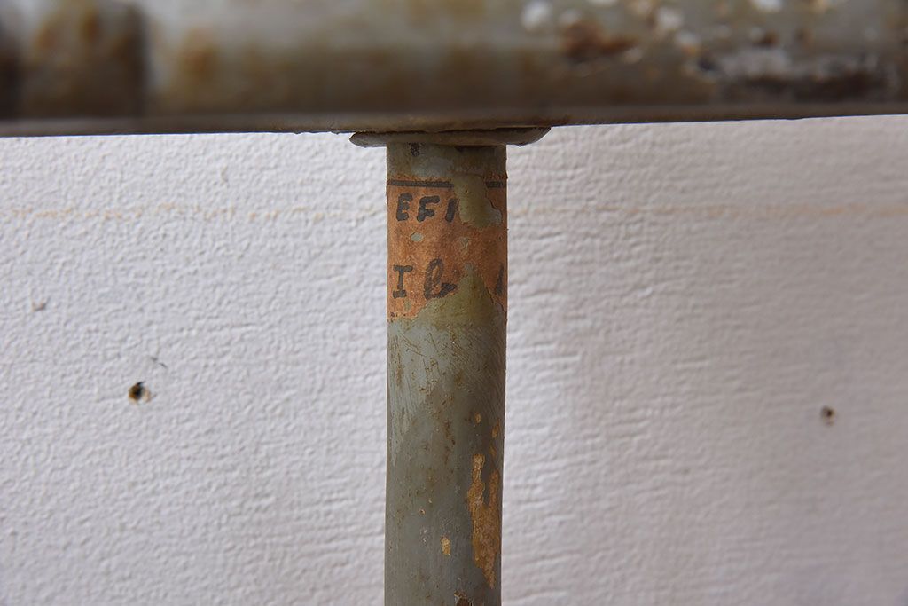 アンティーク雑貨　フランスアンティーク　鋳物製!シャビーで重厚な傘立て(アンブレラスタンド)