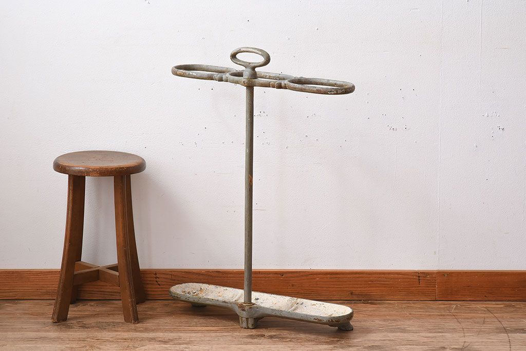 アンティーク雑貨　フランスアンティーク　鋳物製!シャビーで重厚な傘立て(アンブレラスタンド)