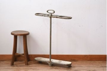 アンティーク雑貨　フランスアンティーク　鋳物製!シャビーで重厚な傘立て(アンブレラスタンド)