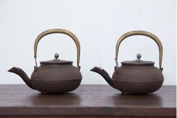 アンティーク雑貨　古民具・骨董 真鍮取っ手の時代銚子 一対(鉄瓶)