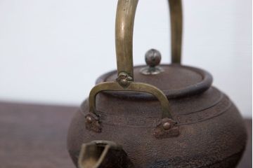 アンティーク雑貨　古民具・骨董 真鍮取っ手の時代銚子 一対(鉄瓶)