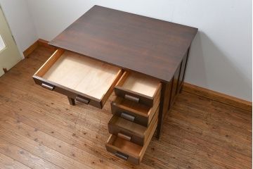 アンティーク家具　アンティーク タモ材とブナ材のシックな片袖机(テーブル、デスク、在宅ワーク、在宅用)