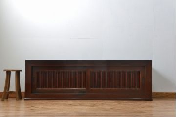 アンティーク家具　古民具・骨董 縦桟引き戸!モダンな時代箪笥ローボード(テレビボード、水屋箪笥、テレビ台、キャビネット、収納棚)