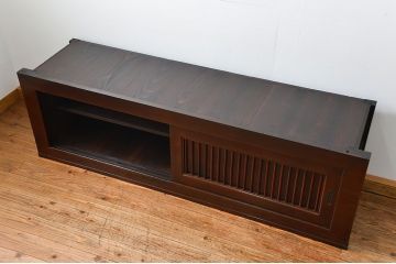 アンティーク家具　古民具・骨董 縦桟引き戸!モダンな時代箪笥ローボード(テレビボード、水屋箪笥、テレビ台、キャビネット、収納棚)