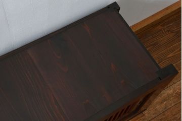 アンティーク家具　古民具・骨董 縦桟引き戸!モダンな時代箪笥ローボード(テレビボード、水屋箪笥、テレビ台、キャビネット、収納棚)